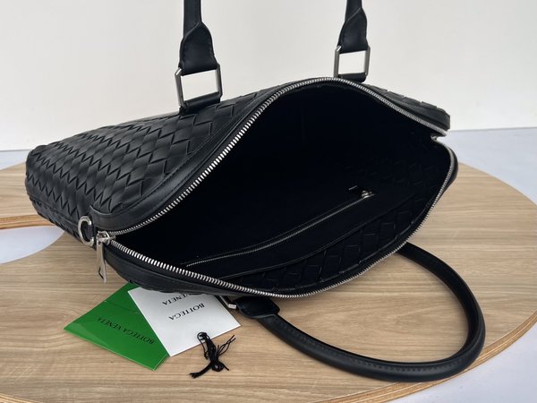 보테가베네타 인트레치아토 슬림 브리프케이스 / 블랙 [매장가480만원대]