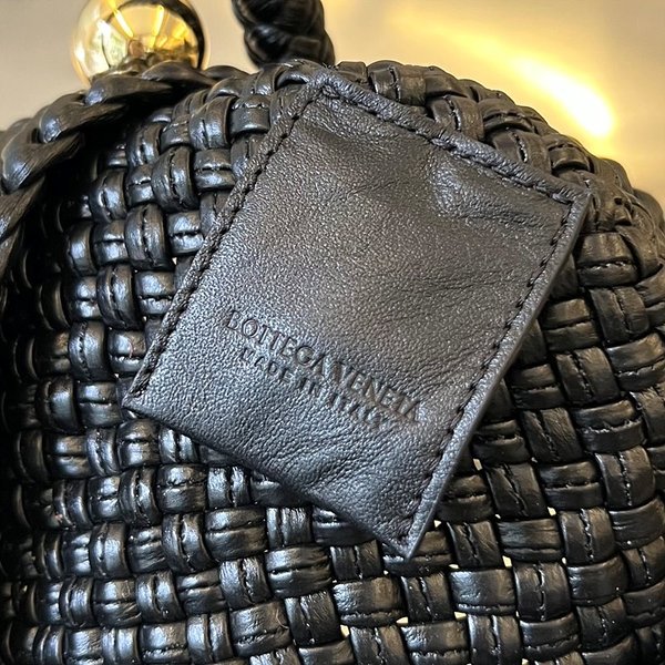 보테가베네타 미니 토스카 [매장가 787만원대]