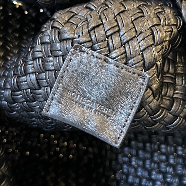 보테가베네타 토스카 숄더백 [매장가 1210만원대]