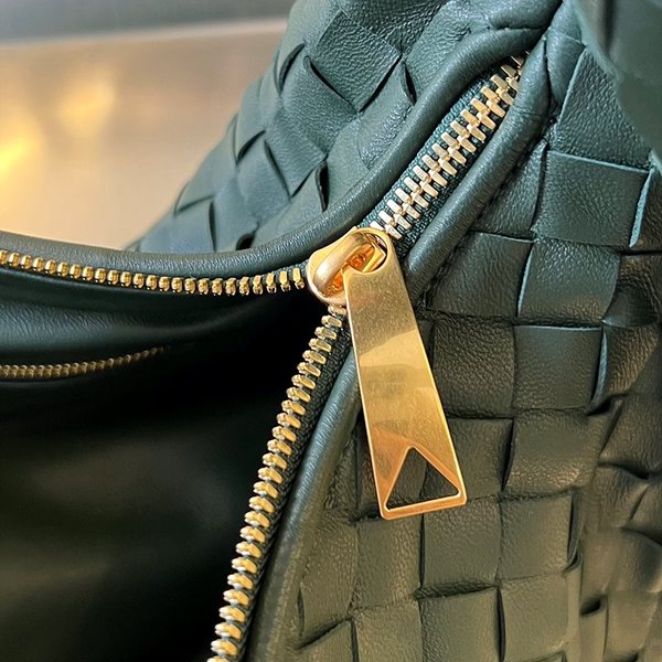 보테가베네타 스몰 조디 [매장가 515만원대]