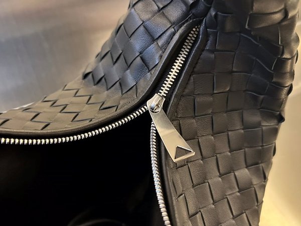 보테가베네타 스몰 조디 [매장가 515만원대]