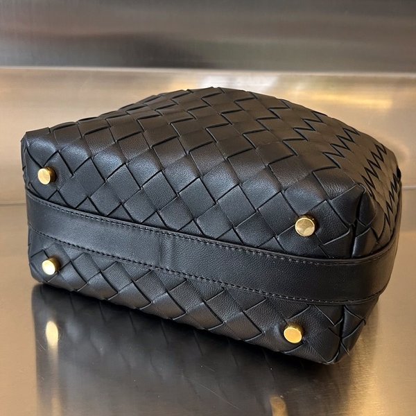 보테가베네타 미니 월리스 [매장가 282만원대]