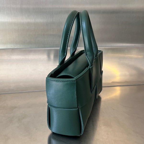 보테가베네타 미니 이스트-웨스트 아르코 토트백 [매장가 347만원대]