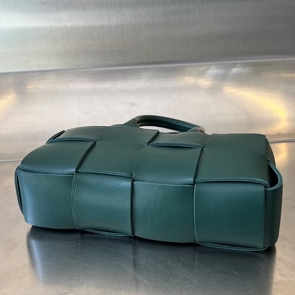 보테가베네타 미니 이스트-웨스트 아르코 토트백 [매장가 347만원대]