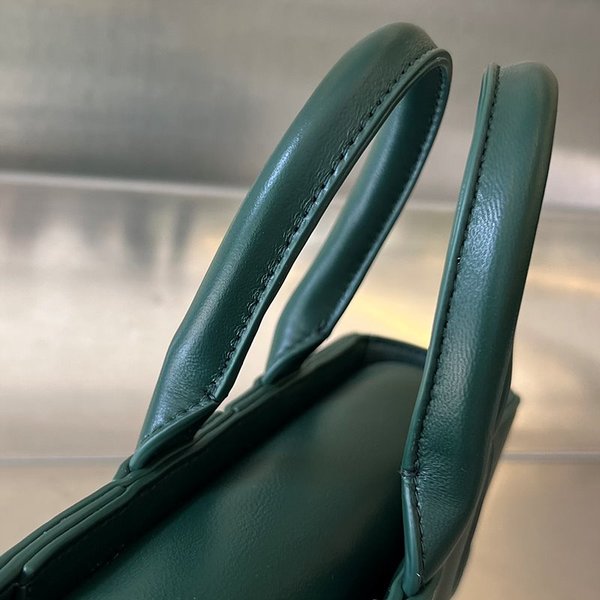 보테가베네타 미니 이스트-웨스트 아르코 토트백 [매장가 347만원대]