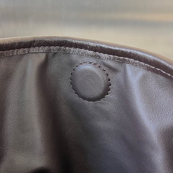 보테가베네타 라지 홉 [매장가 567만원대]