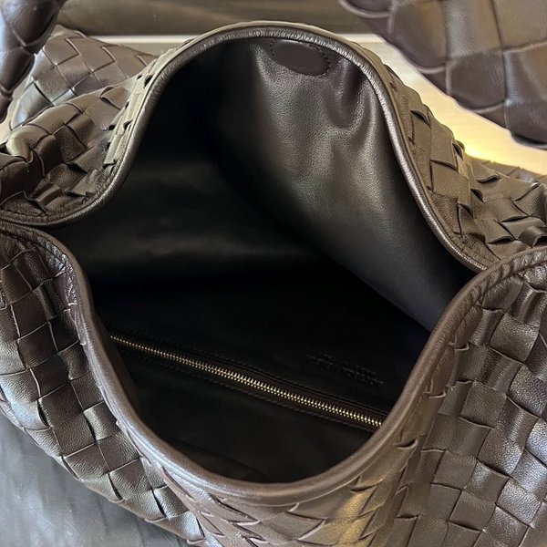 보테가베네타 라지 홉 [매장가 567만원대]