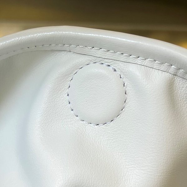 보테가베네타 라지 홉 [매장가 567만원대]