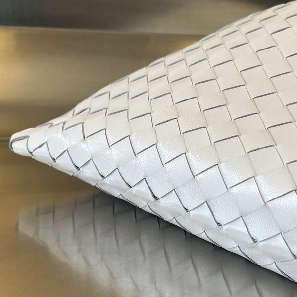 보테가베네타 라지 홉 [매장가 567만원대]