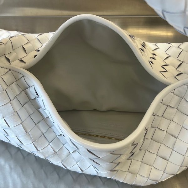 보테가베네타 라지 홉 [매장가 567만원대]