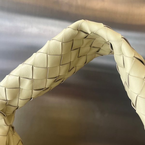 보테가베네타 라지 홉 [매장가 567만원대]