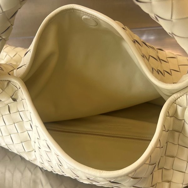 보테가베네타 라지 홉 [매장가 567만원대]