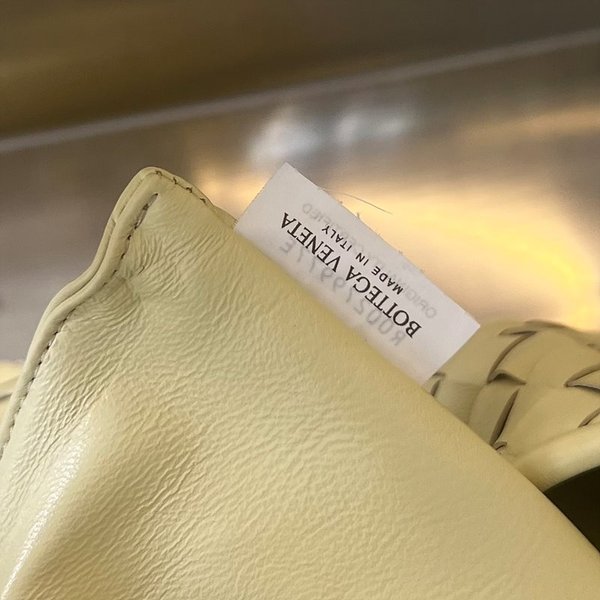 보테가베네타 라지 홉 [매장가 567만원대]