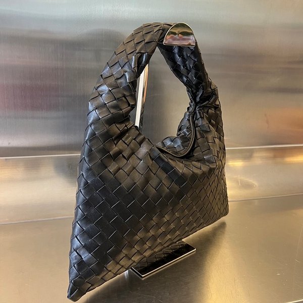 보테가베네타 스몰 홉 [매장가 402만원대]