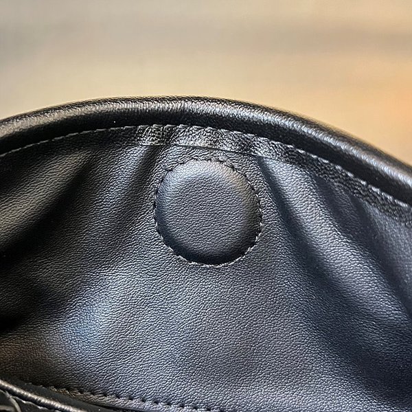 보테가베네타 스몰 홉 [매장가 402만원대]