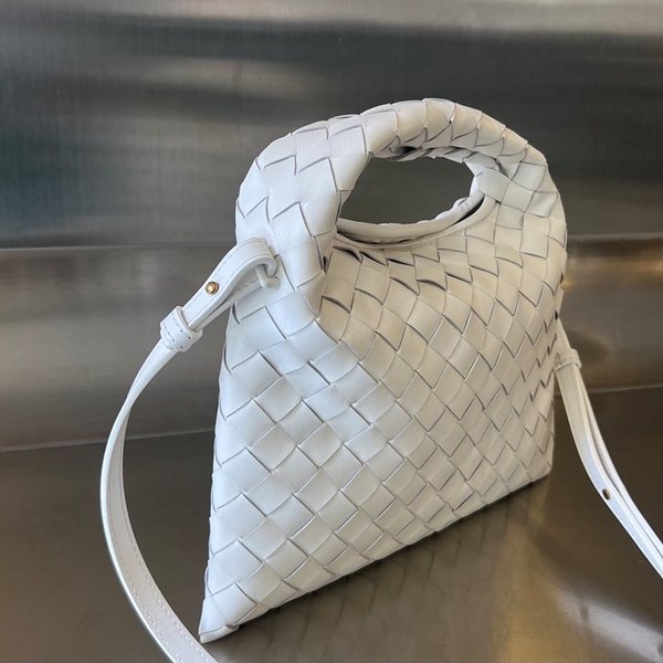 보테가베네타 미니 홉 [매장가 347만원대]