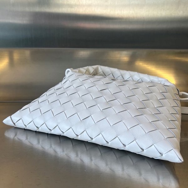 보테가베네타 미니 홉 [매장가 347만원대]