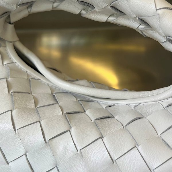 보테가베네타 미니 홉 [매장가 347만원대]