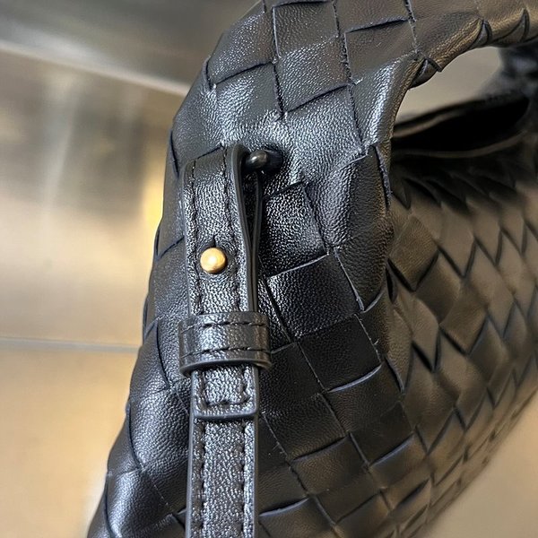 보테가베네타 미니 홉 [매장가 347만원대]