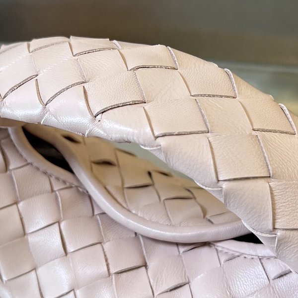 보테가베네타 미니 홉 [매장가 347만원대]