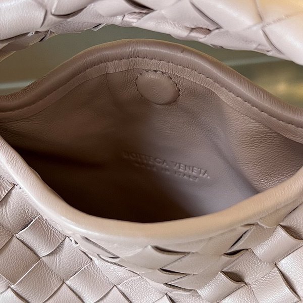 보테가베네타 미니 홉 [매장가 347만원대]