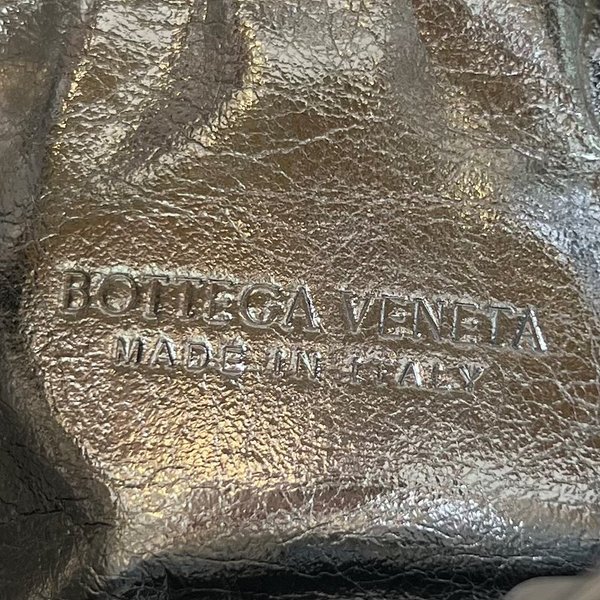 보테가베네타 미니 홉 [매장가 347만원대]