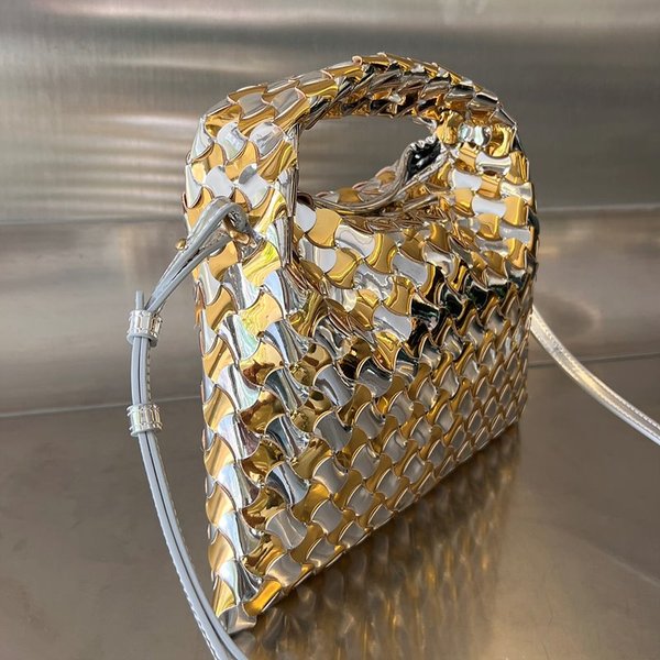 보테가베네타 미니 홉 [매장가 347만원대]