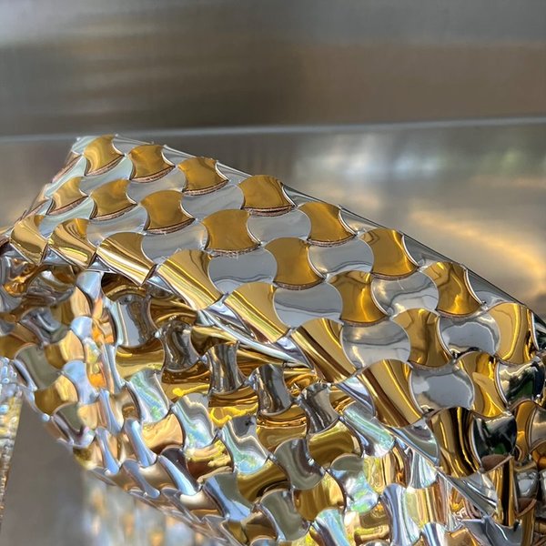 보테가베네타 미니 홉 [매장가 347만원대]