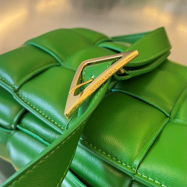 보테가베네타 패디드 카세트백 [매장가 567만원대]