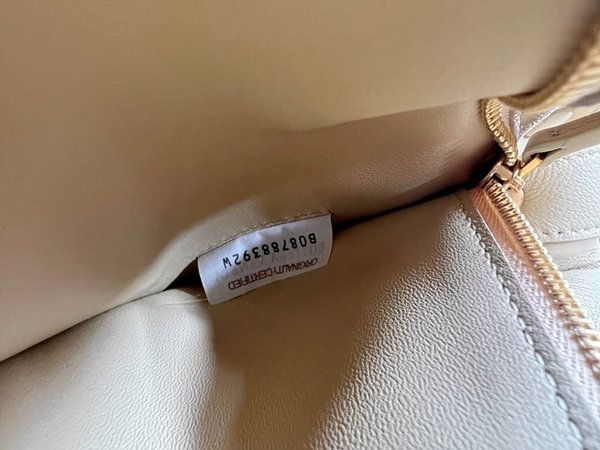 보테가베네타 패디드 카세트백 [매장가 567만원대]