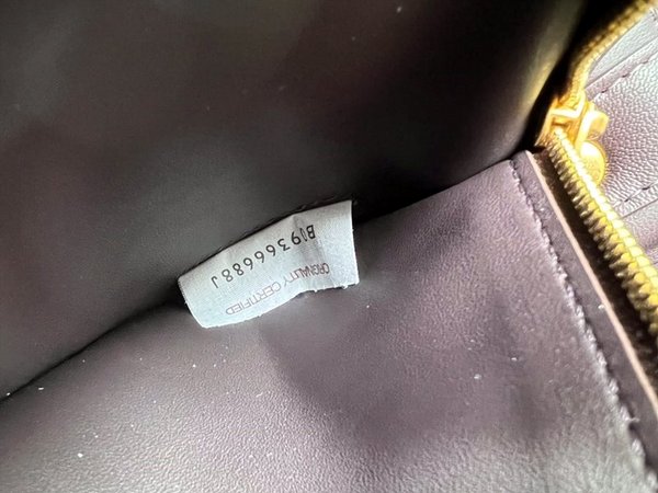 보테가베네타 패디드 카세트백 [매장가 567만원대]