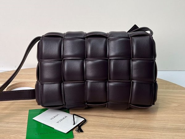 보테가베네타 패디드 카세트백 [매장가 567만원대]