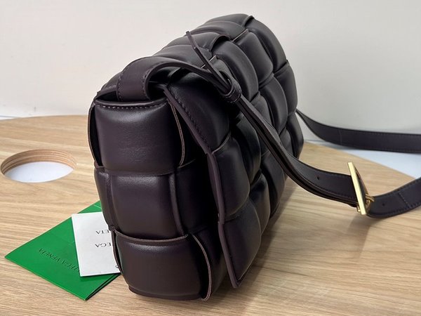 보테가베네타 패디드 카세트백 [매장가 567만원대]