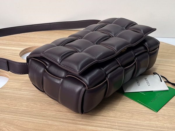 보테가베네타 패디드 카세트백 [매장가 567만원대]