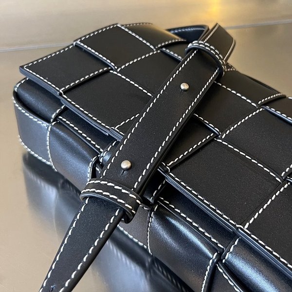 보테가베네타 크로스 바디백 [매장가 399만원대]