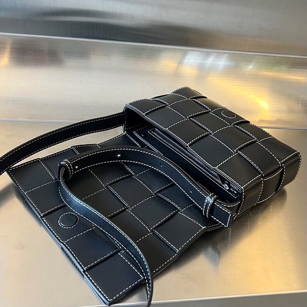 보테가베네타 크로스 바디백 [매장가 399만원대]