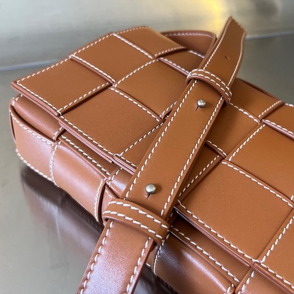 보테가베네타 크로스 바디백 [매장가 399만원대]