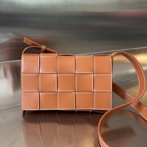 보테가베네타 크로스 바디백 [매장가 399만원대]