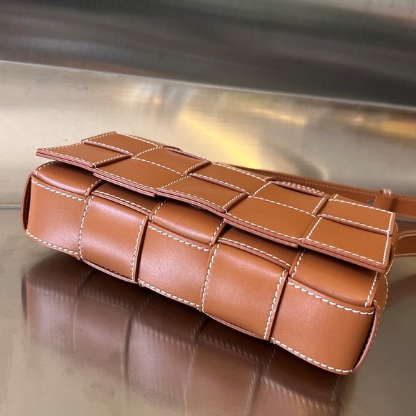 보테가베네타 크로스 바디백 [매장가 399만원대]