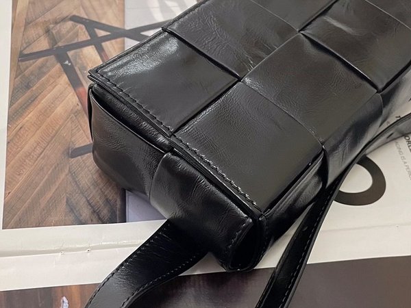 보테가베네타 카세트 벨트백 [매장가 281만원대]