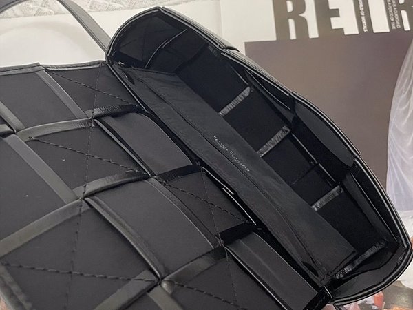 보테가베네타 카세트 벨트백 [매장가 281만원대]