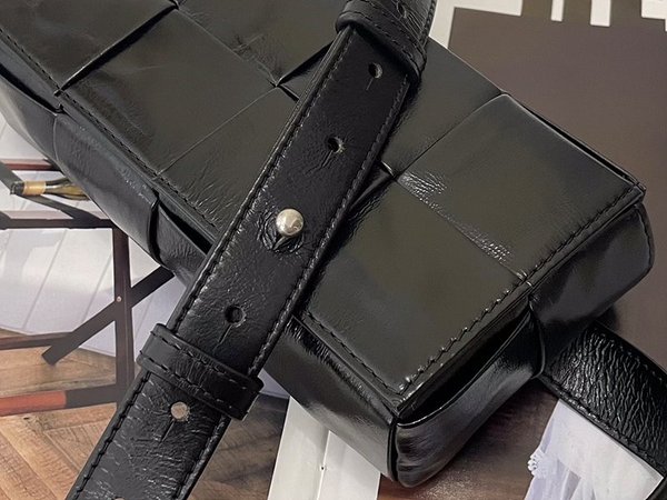 보테가베네타 카세트 벨트백 [매장가 281만원대]