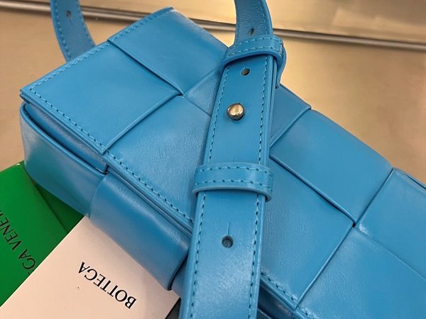 보테가베네타 카세트 벨트백 [매장가 281만원대]