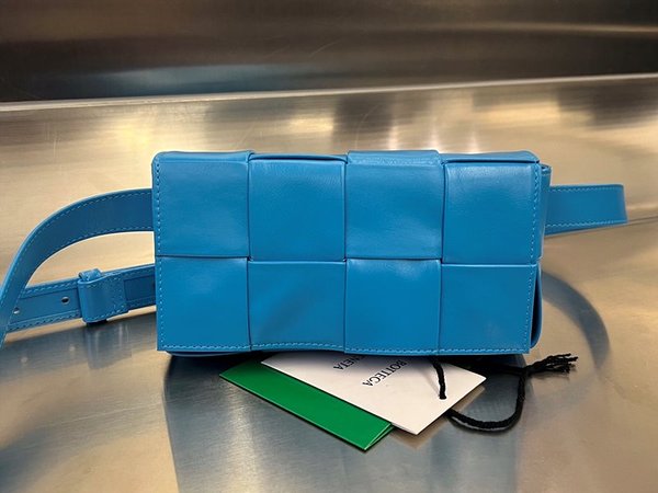 보테가베네타 카세트 벨트백 [매장가 281만원대]