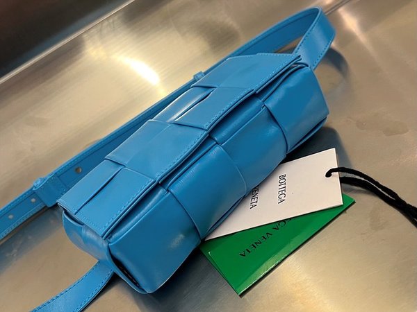 보테가베네타 카세트 벨트백 [매장가 281만원대]