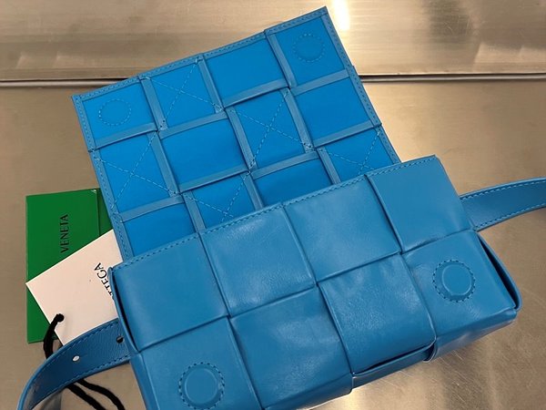 보테가베네타 카세트 벨트백 [매장가 281만원대]