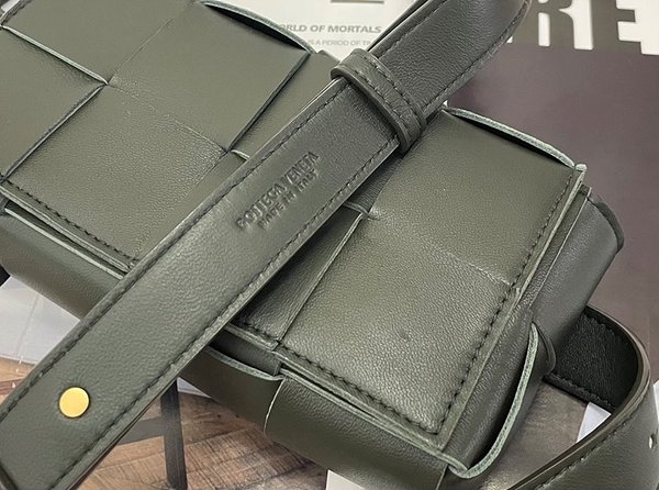 보테가베네타 카세트 벨트백 [매장가 281만원대]