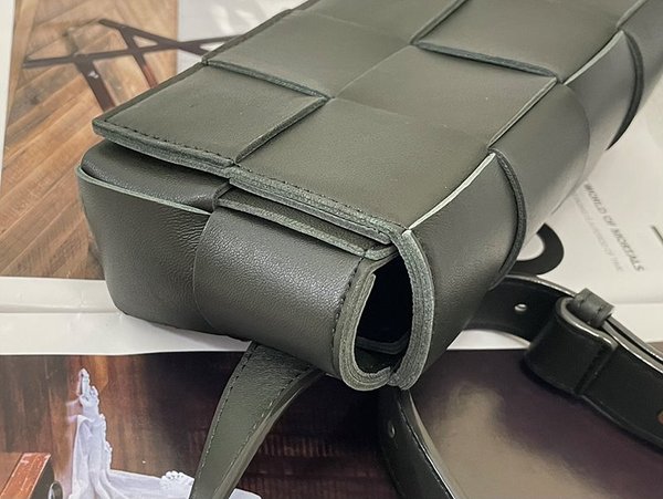 보테가베네타 카세트 벨트백 [매장가 281만원대]