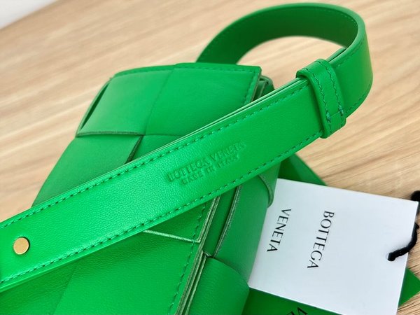 보테가베네타 카세트 벨트백 [매장가 281만원대]