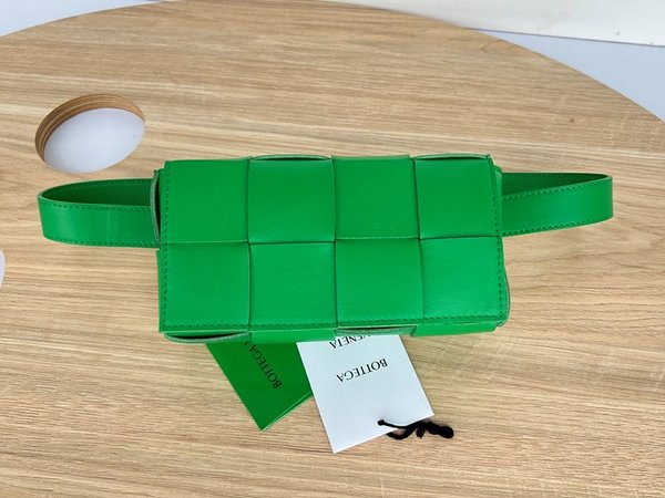 보테가베네타 카세트 벨트백 [매장가 281만원대]